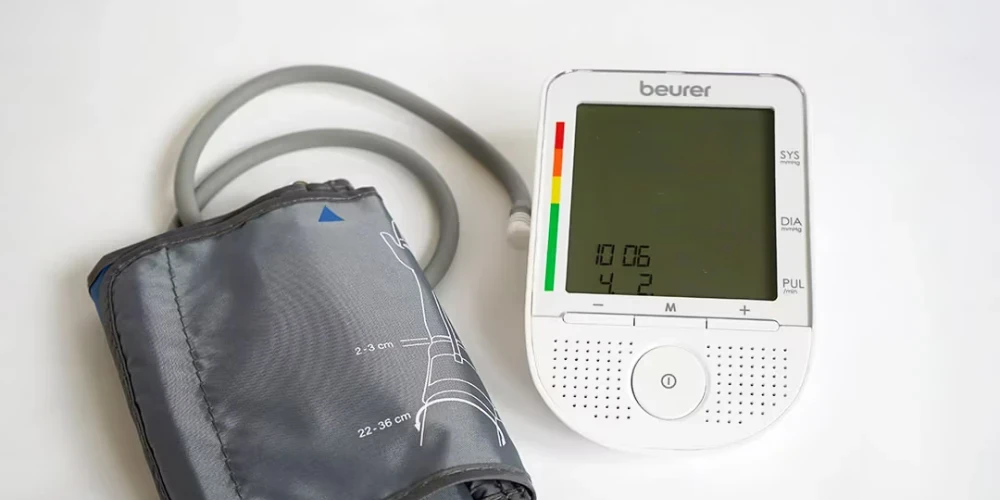 نمایشگر بزرگ و قابلیت اعلام صوتی چند زبانه