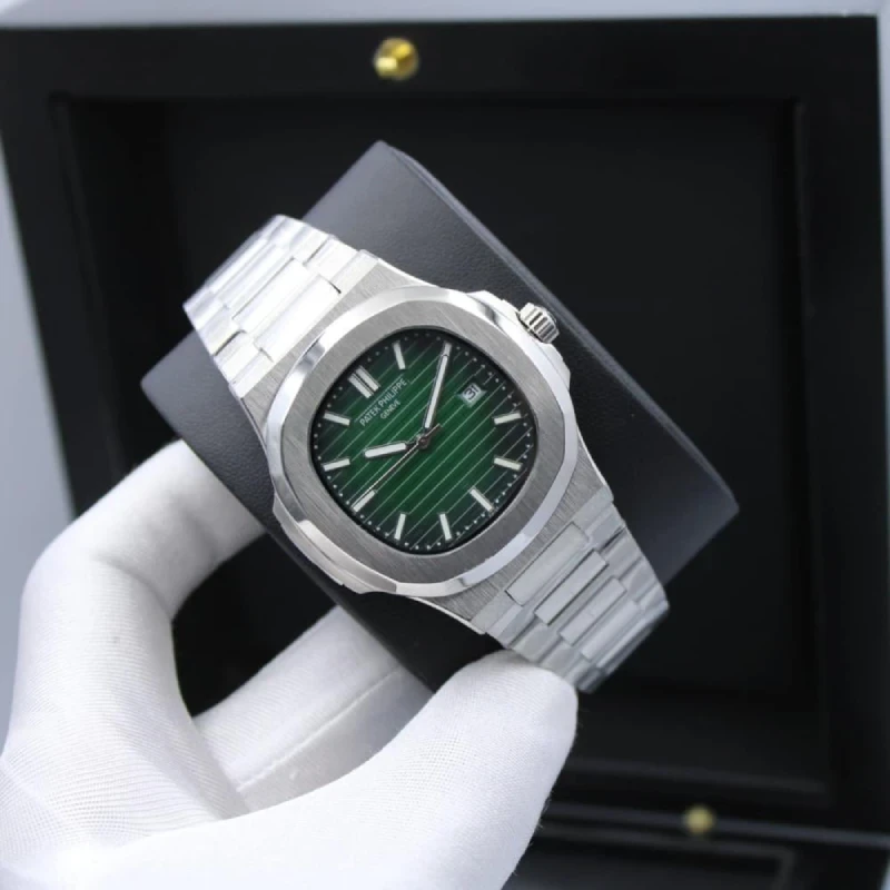 Patek-Philippes-Nautilus-green-real-shot.webp