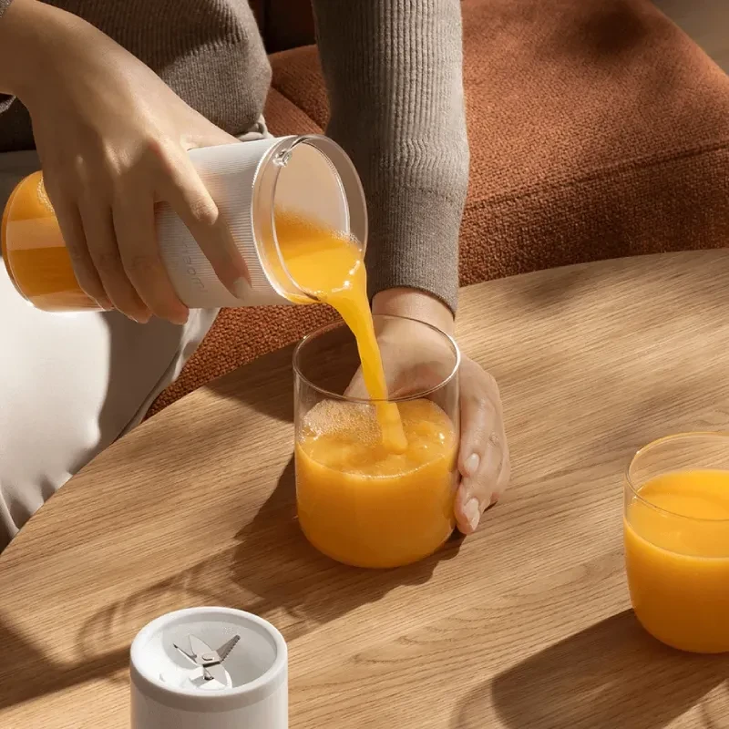 Xiaomi-Portable-Fruit-pouring-orange-juice.webp