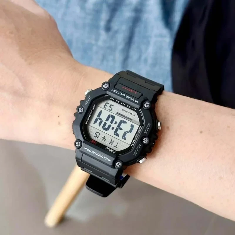 CASIO-AE-1600H-1AV-on-wirst.webp
